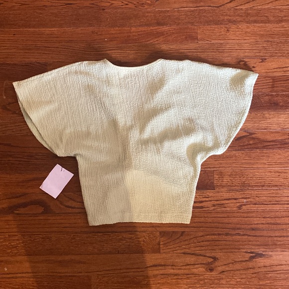 Bishop + Young green flutter sleeve top size small - Picture 6 of 6